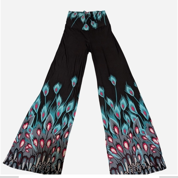 White Mark Pants - Pre-owned White Mark Vibrant Feather Pattern Pants